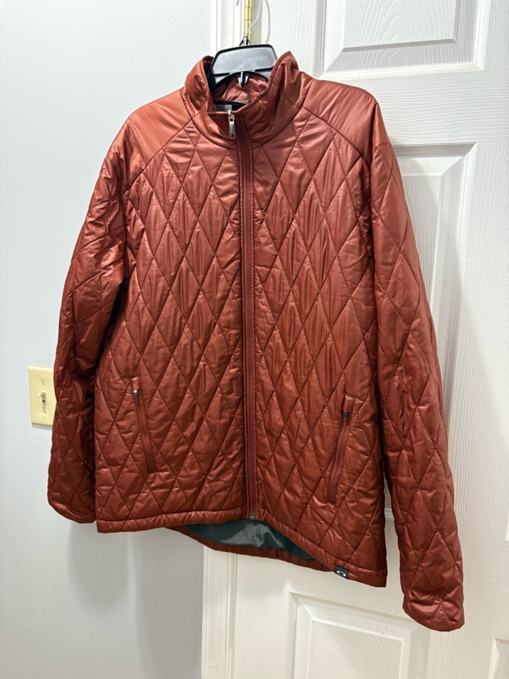 Oakley Mens XL Puffer Jacket Down Alternative Wind Chaser Brick- SMALL FLAW